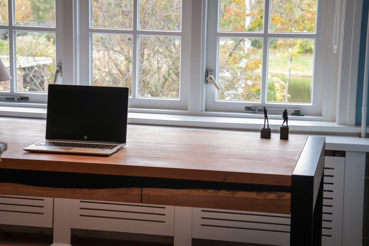 Bureau eiken zwarte epoxy